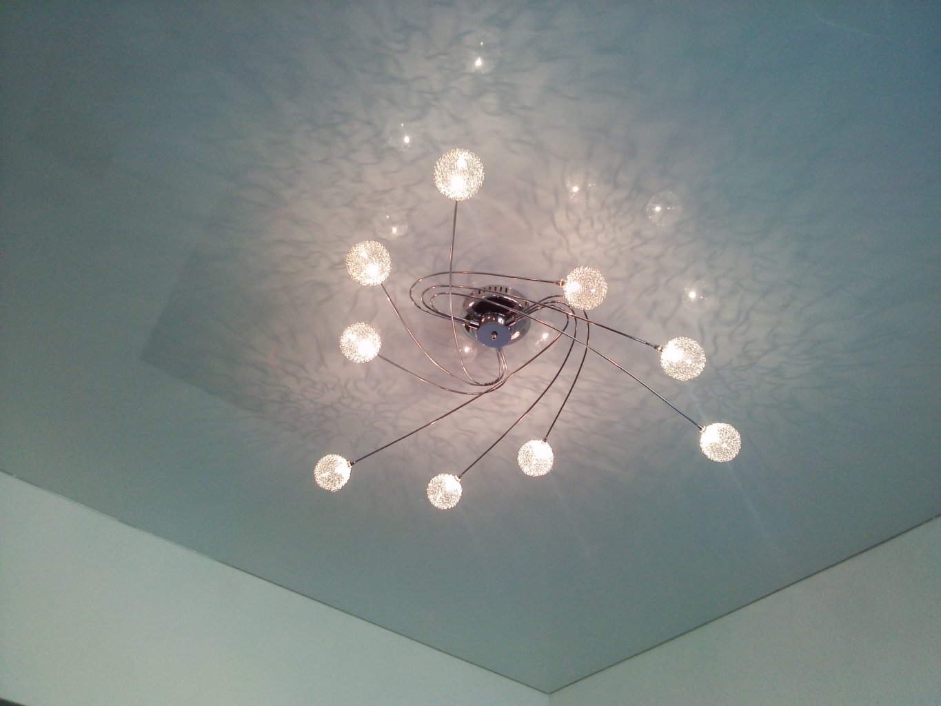 Moderne Decke (Spanndecke) – Ruthen