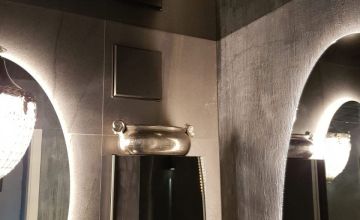 Glänzende Lackspanndecke mit moderner Beleuchtung – Beispiel für Spanndecken in Nachrodt-Wiblingwerde und Umgebung