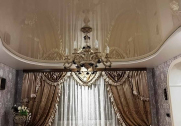 Dieser Raum spiegelt die Schönheit und den Charme des 19. Jahrhunderts wider, eine Ära der Raffinesse und Eleganz.