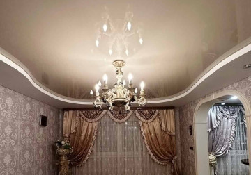 Dieser Raum verkörpert die Pracht des 18. Jahrhunderts, eine Zeit, in der Kunst und Kultur aufblühten.